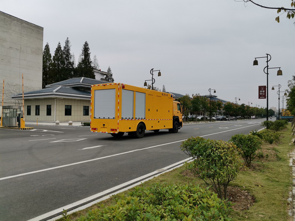 重汽豪沃救险车