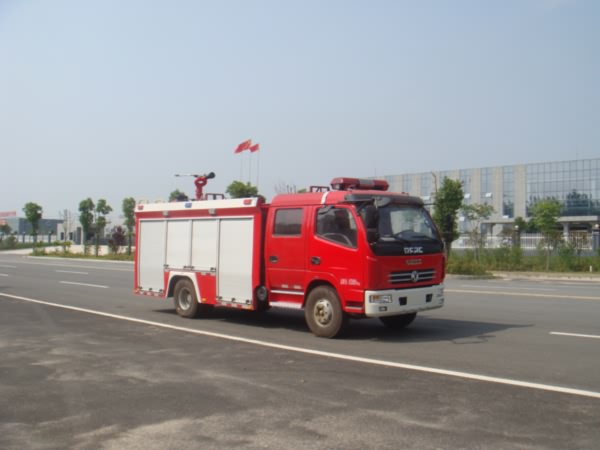 东风多利卡3吨水罐消防车（国五）