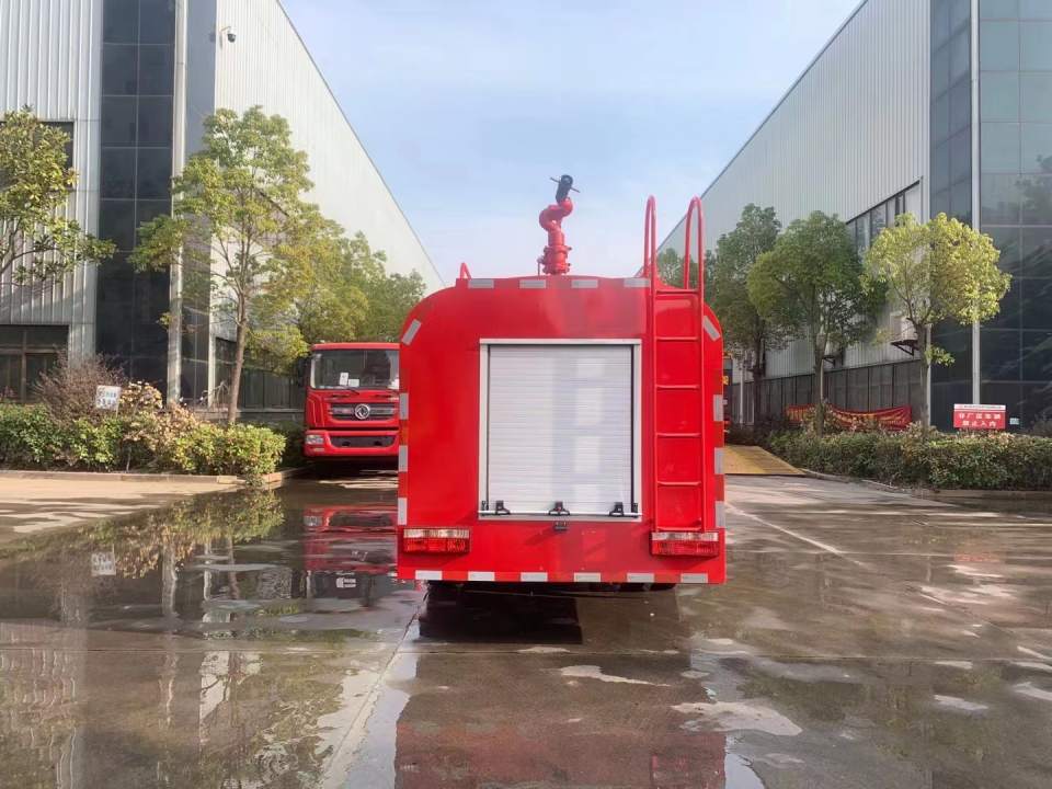 东风双排座4吨消防洒水车（国六）