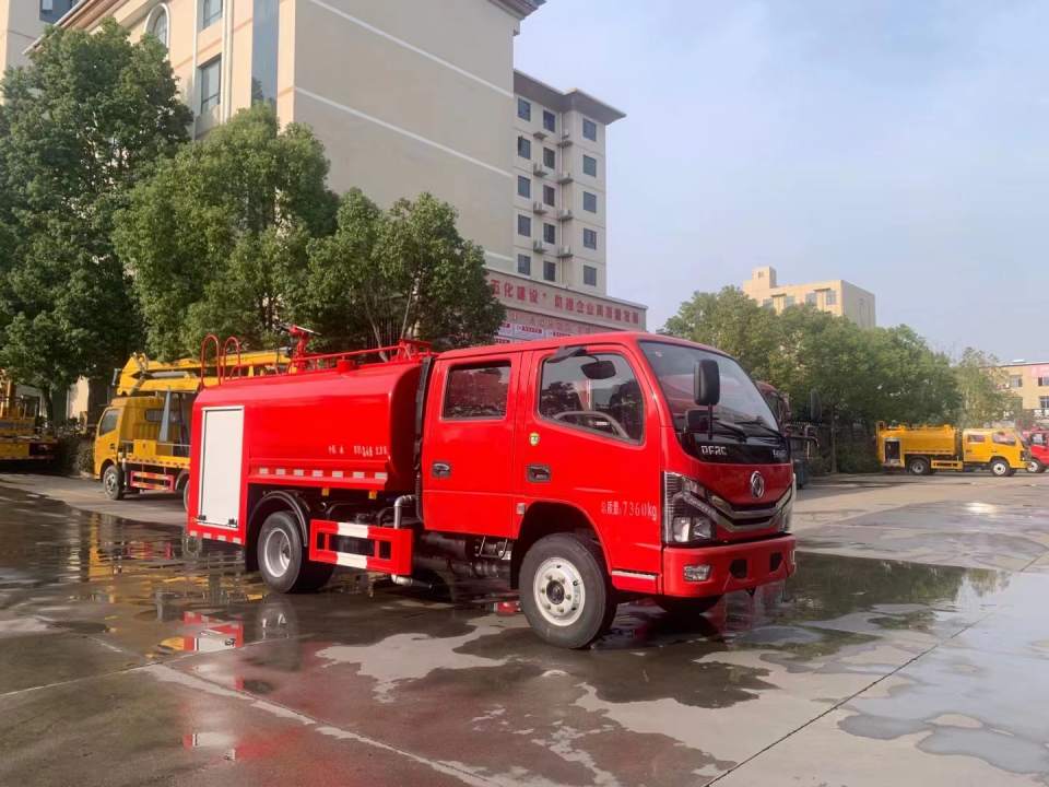 东风双排座4吨消防洒水车（国六）