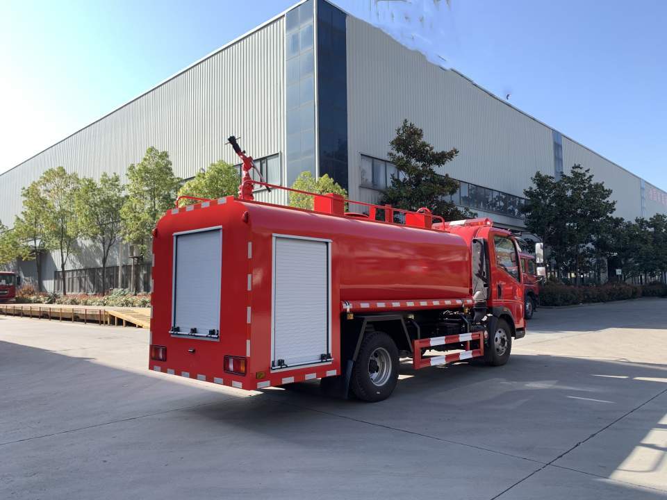 重汽5.6吨消防洒水车（国六）