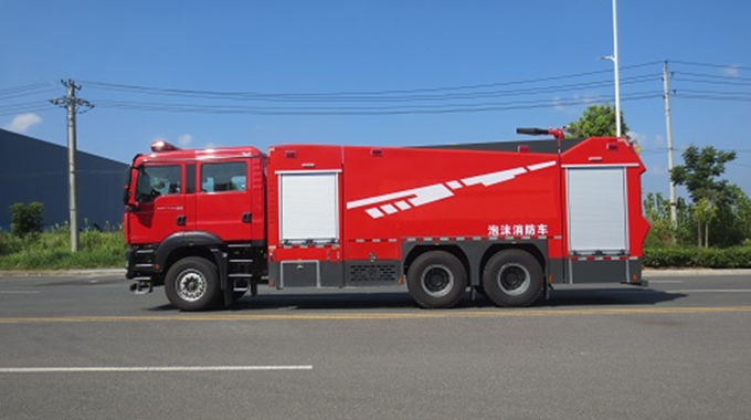 13吨汕德卡泡沫消防车
