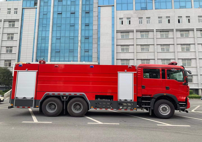 16吨水罐消防车