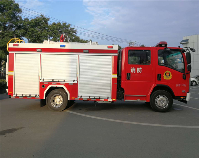 国六3.5吨五十铃水罐消防车