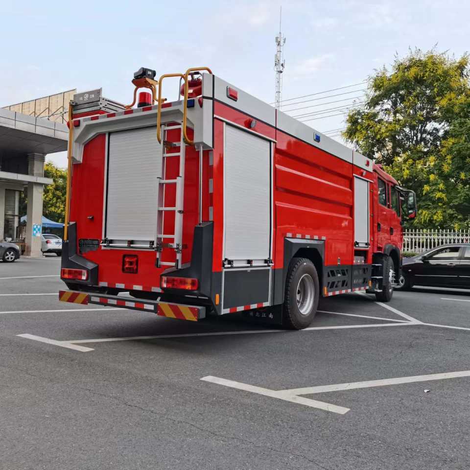 国六   8吨豪沃泡沫消防车